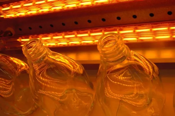 Annealing glass with infrared lamps